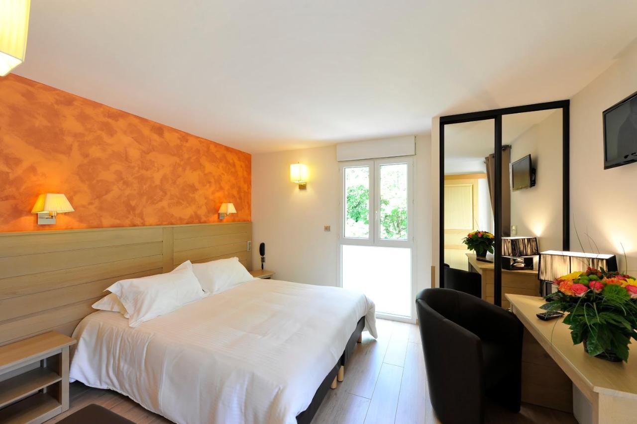 Logis Hotel Restaurant Les 2 Rives - A75, En Bordure De Riviere Banassac Dış mekan fotoğraf