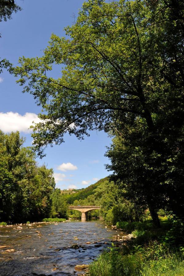 Logis Hotel Restaurant Les 2 Rives - A75, En Bordure De Riviere Banassac Dış mekan fotoğraf