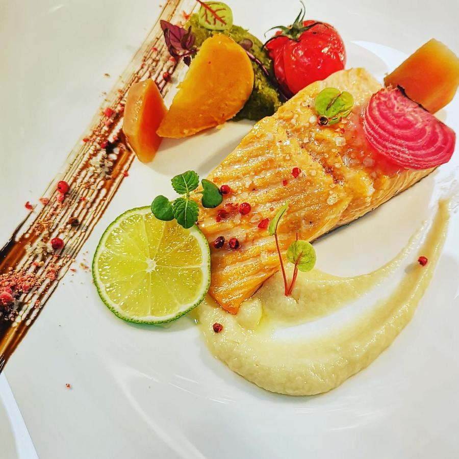 Logis Hotel Restaurant Les 2 Rives - A75, En Bordure De Riviere Banassac Dış mekan fotoğraf