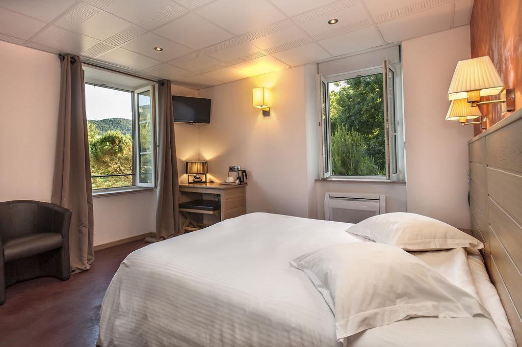 Logis Hotel Restaurant Les 2 Rives - A75, En Bordure De Riviere Banassac Dış mekan fotoğraf