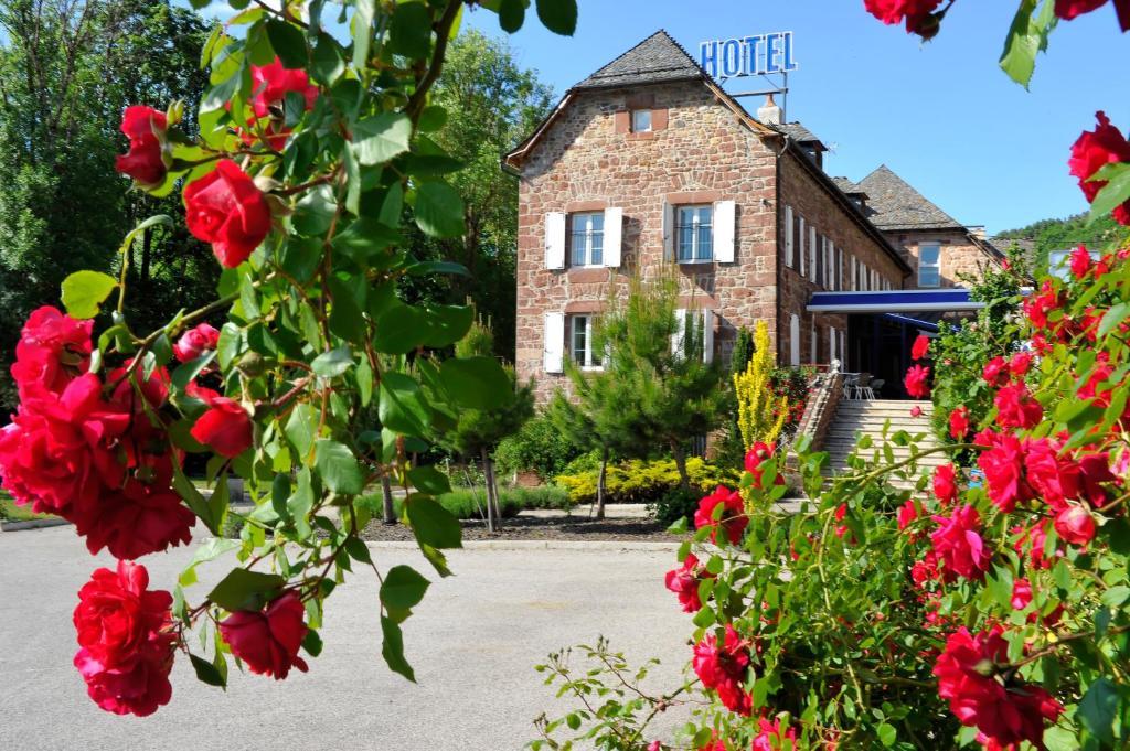 Logis Hotel Restaurant Les 2 Rives - A75, En Bordure De Riviere Banassac Dış mekan fotoğraf